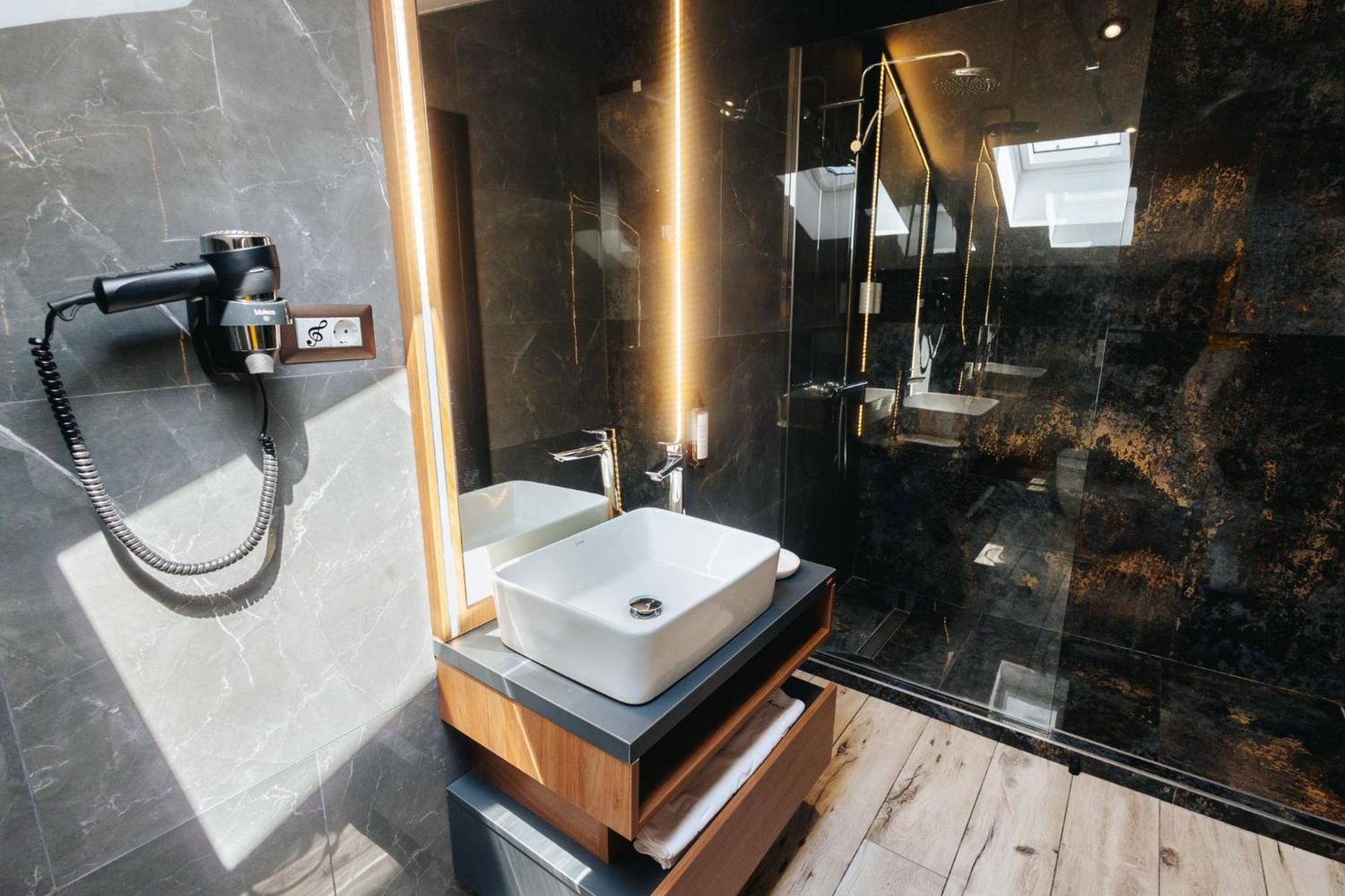 Hotel Goya Boutique Târgu Jiu Εξωτερικό φωτογραφία