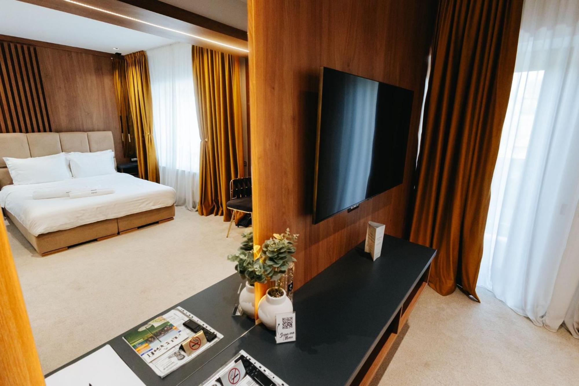 Hotel Goya Boutique Târgu Jiu Εξωτερικό φωτογραφία
