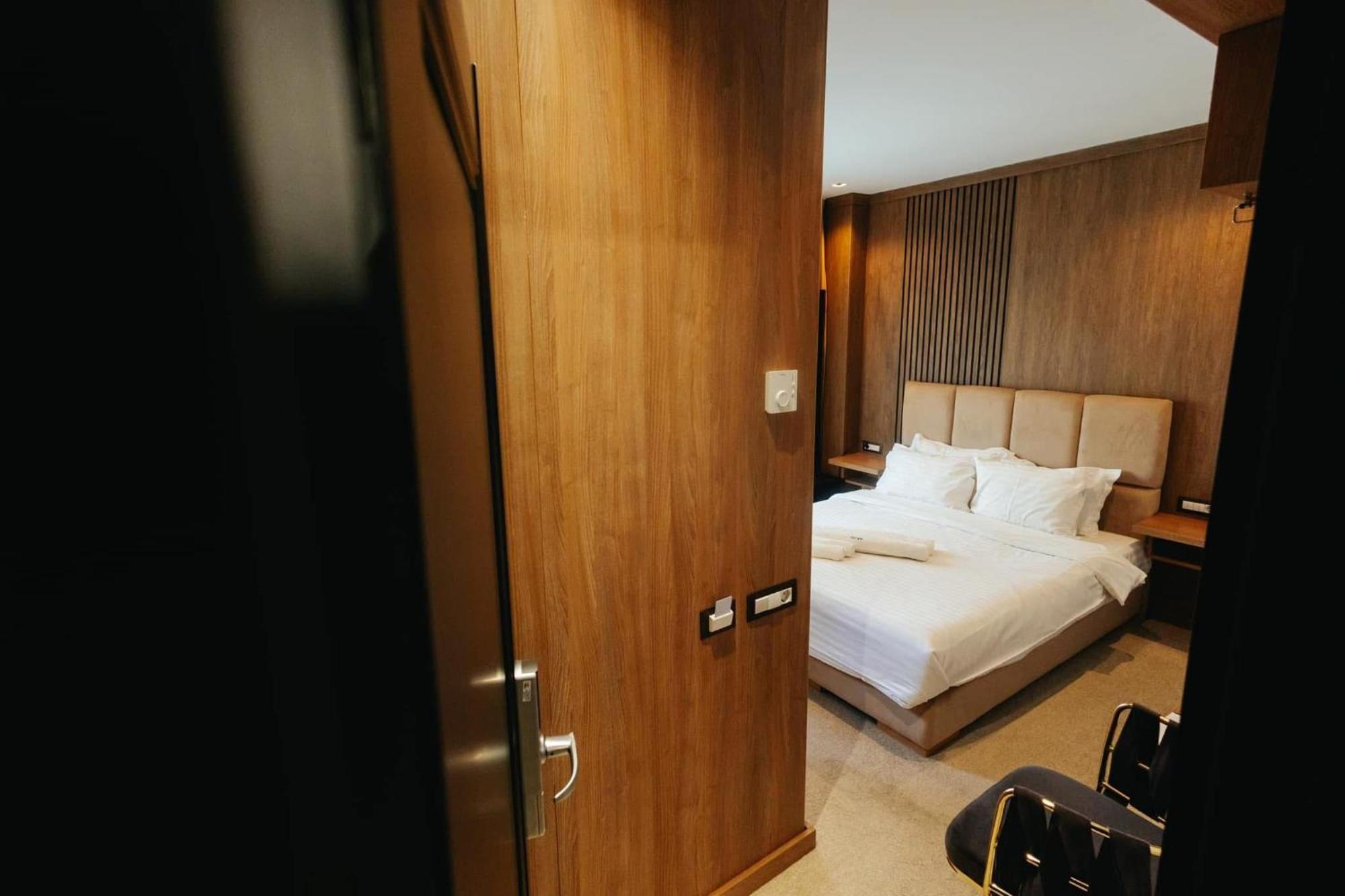 Hotel Goya Boutique Târgu Jiu Εξωτερικό φωτογραφία